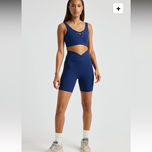 Year of Ours V waist bike shorts - Picture 1 of 5